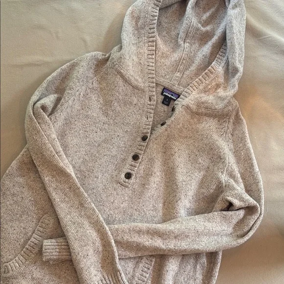 Patagonia Tan V-Neck Sweater Knit - Picture 1 of 1